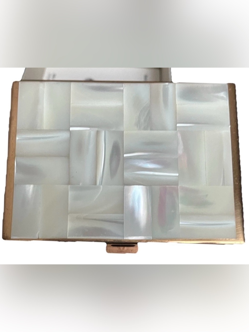 VTG Mother Of Pearl Musical Compact W/Powder Thorens
Made in Switzerland